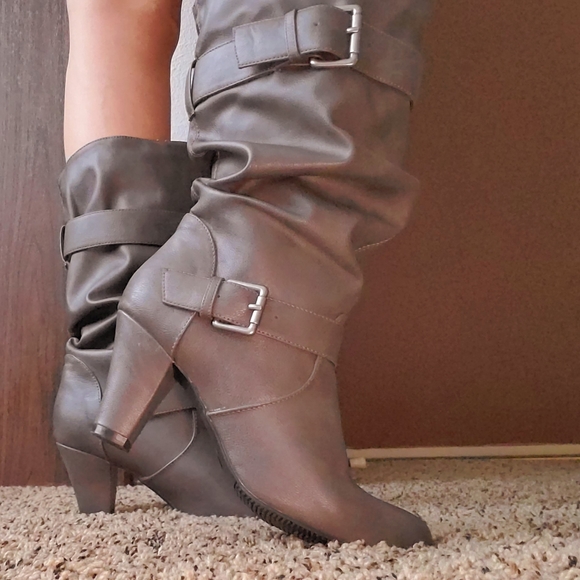 Open to offer!! Boots - Picture 4 of 8